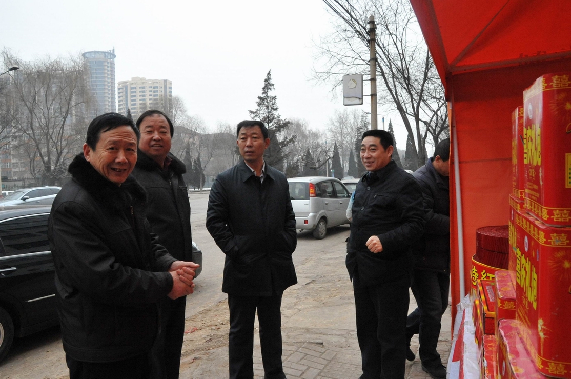 市供销社领导亲切慰问坚守一线的职工