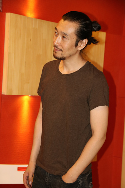 满江(中国内地流行乐男歌手、音乐製作人) 满江(中国内地流行乐男歌手、音乐製作人)