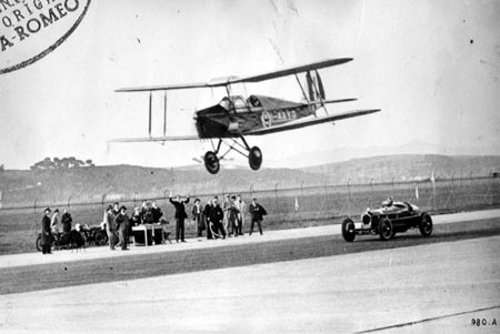 1931年8C-2300与飞机竞速 1931年8C-2300与飞机竞速