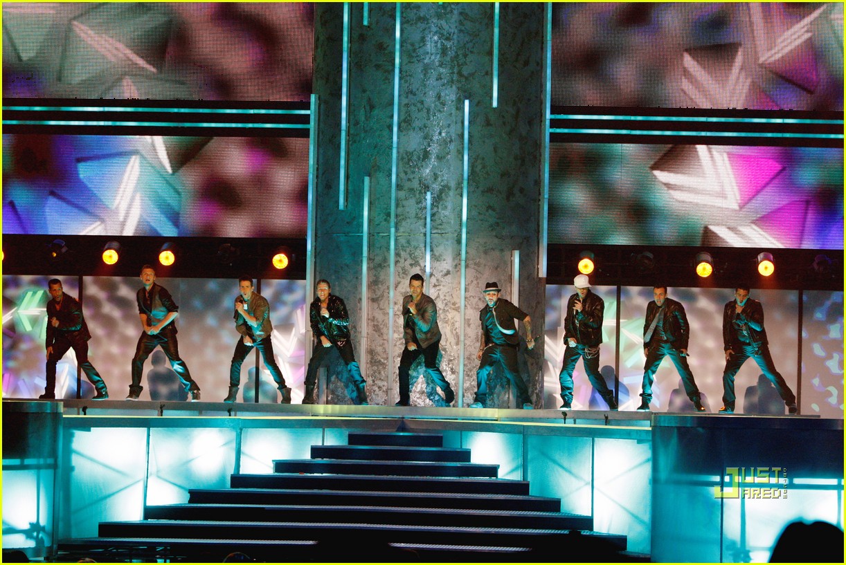 NKOTBSB(后街男孩及新街边男孩组团名称)