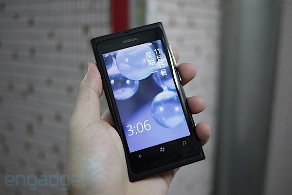 诺基亚 Lumia 800