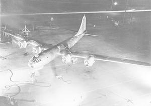 1942年9月8日,XB-29进行第一次发动机测试 1942年9月8日,XB-29进行第一次发动机测试