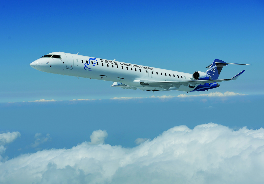 华夏航空CRJ900飞机 华夏航空CRJ900飞机