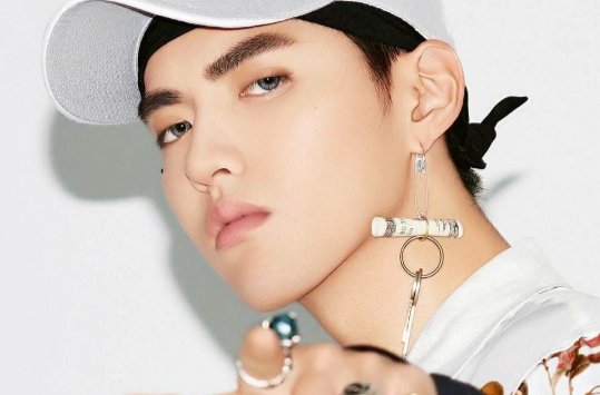 july(吴亦凡首支英文单曲)