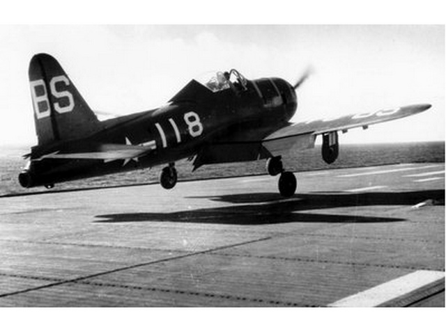 FR-1战斗机在航母上起飞 FR-1战斗机在航母上起飞