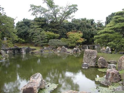 garden 意为花园,菜园等。 garden 意为花园,菜园等。