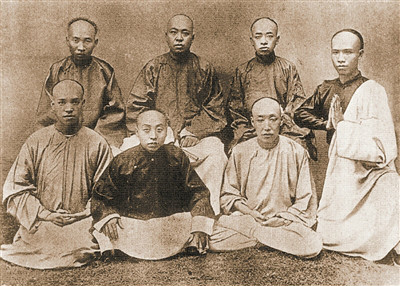 宋恕(后排左三)和谭嗣同(右一) 宋恕(后排左三)和谭嗣同(右一)
