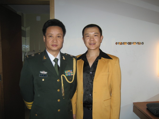 谢东声 阎维文