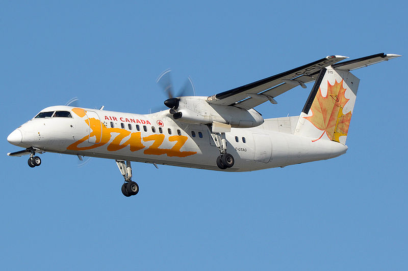 这架dash8-300型号飞机正在温哥华準备降落 这架dash8-300型号飞机正在温哥华準备降落